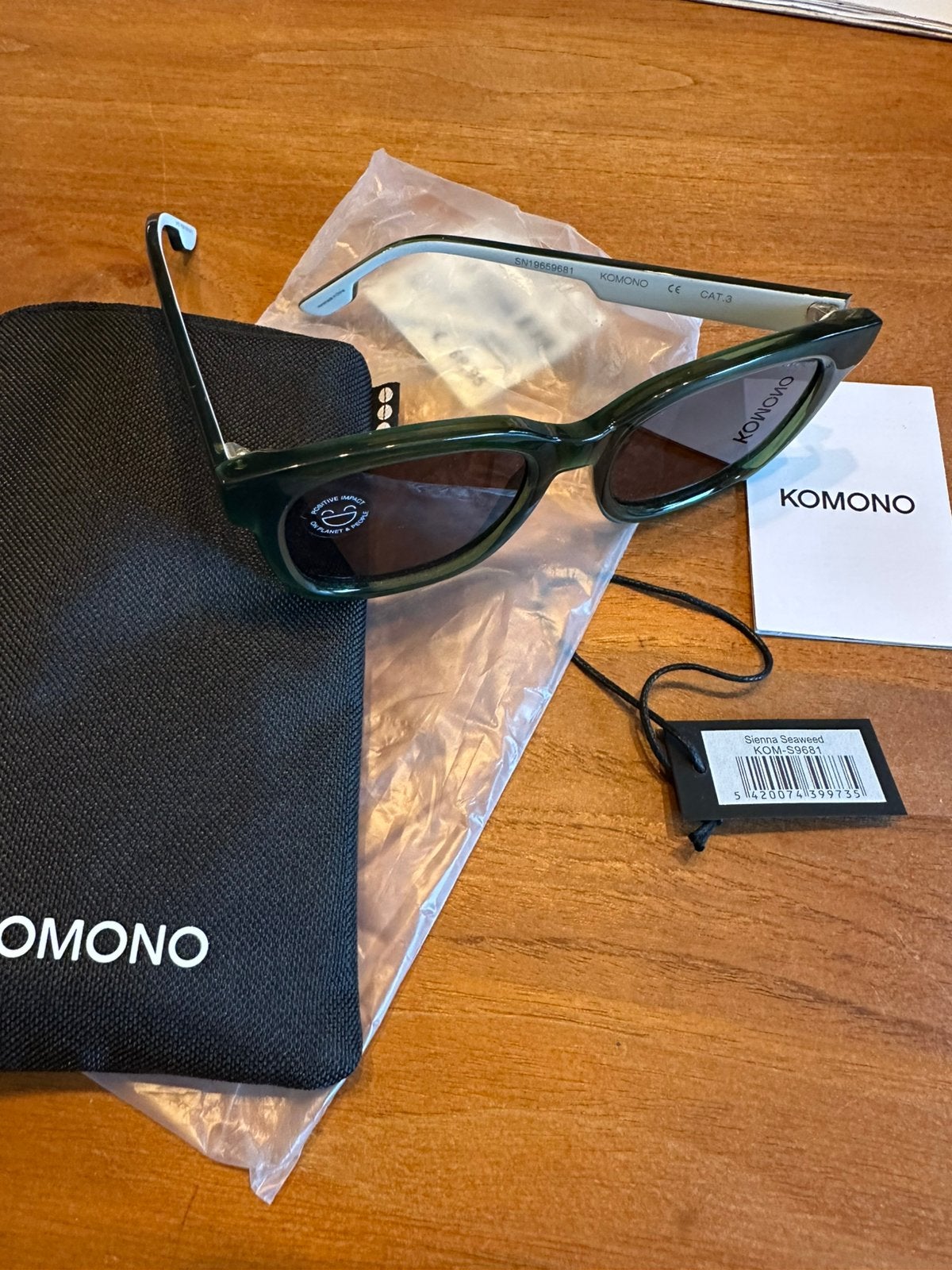 Komono sienna seaweed zonnebril nieuw, Neuf, Autres marques, Enlèvement ou Envoi, Vert