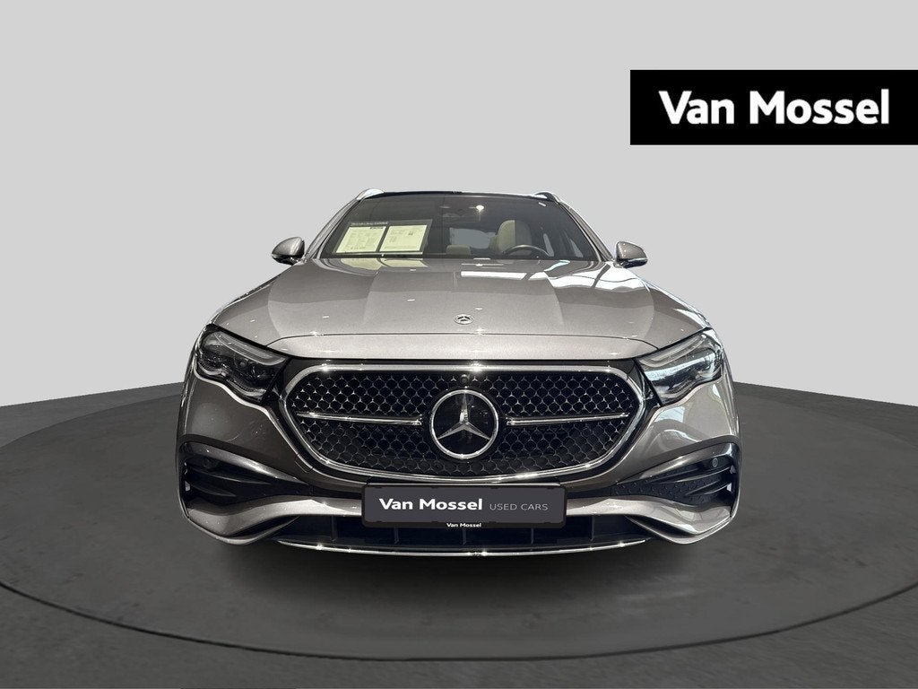 Mercedes-Benz E 220 d AMG Line Estate + SUPERSCREEN + PANO +, Auto's, Mercedes-Benz, 197 pk, Gebruikt, Beige, 4 cilinders