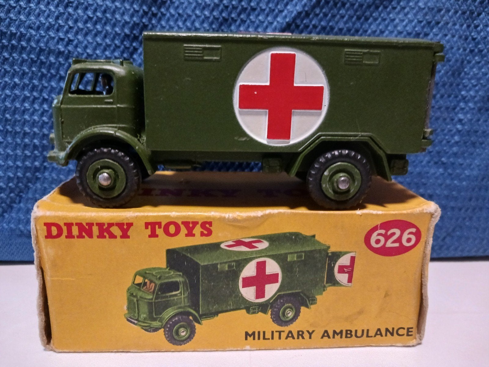 DINKY TOYS  626. Military Ambulance, Ophalen of Verzenden, Dinky Toys
