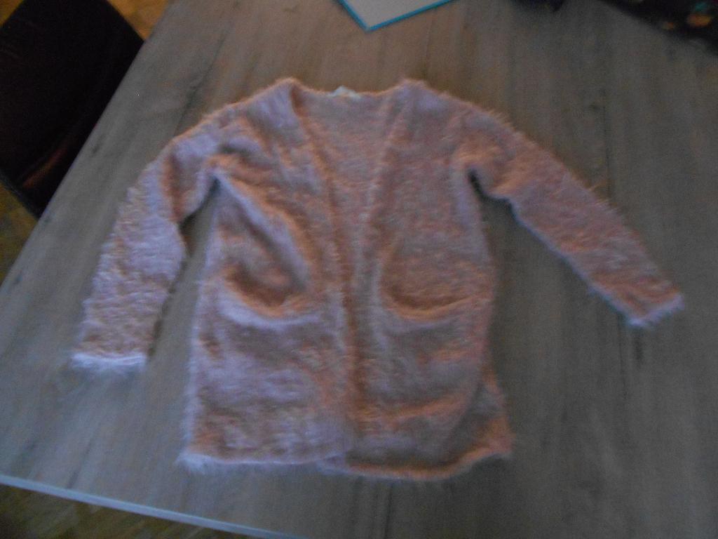 roos flufie trui vest maat 122 - 128, Kinderen en Baby's, Kinderkleding | Maat 122, Meisje, Trui of Vest, H&M, Ophalen of Verzenden