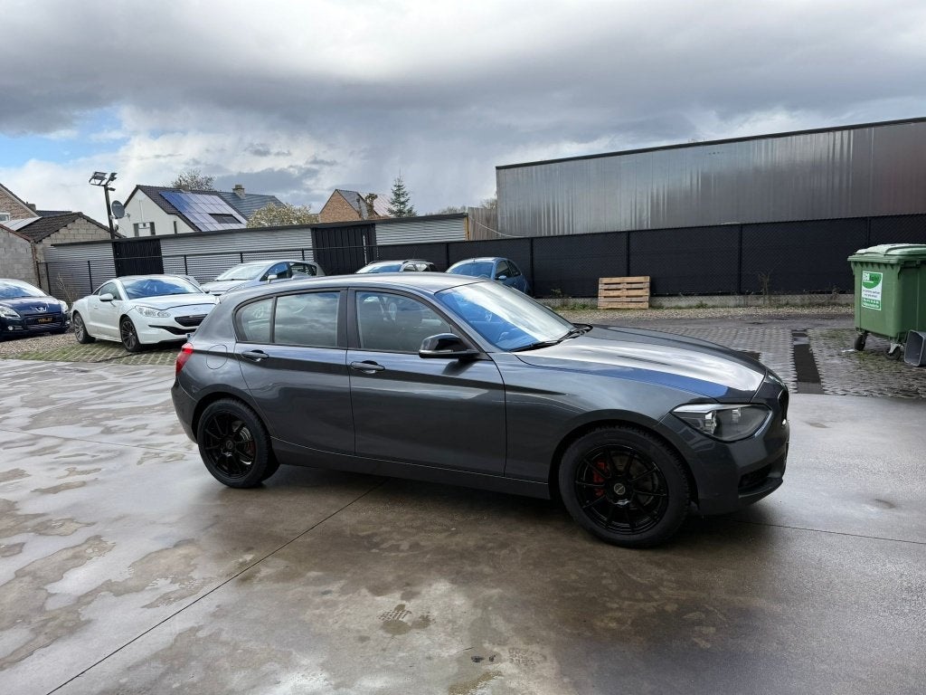 BMW 116i BENZINE M PAK /1.6 LITER EXPORT, https://public.car-pass.be/vhr/8eebbf7d-4764-4174-bb8e-90303f9fd5d3, Zwart, Bedrijf