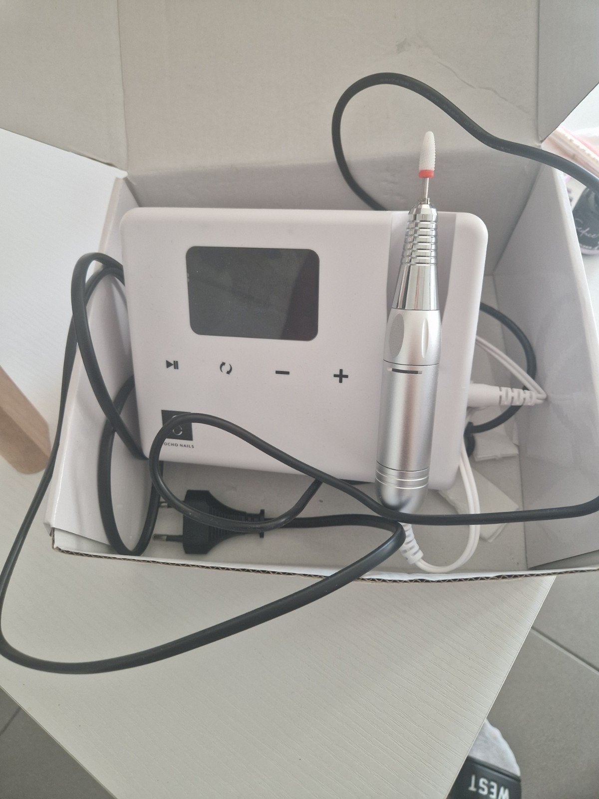 Nagel freec, Elektronische apparatuur, Ophalen