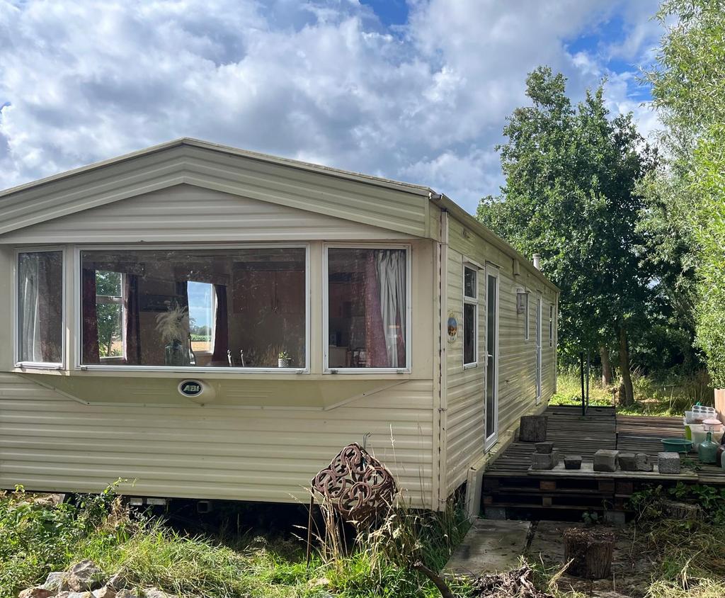 Ruime stacaravan 11x3,7m, 3 slaapkamers full electric, Tot en met 3