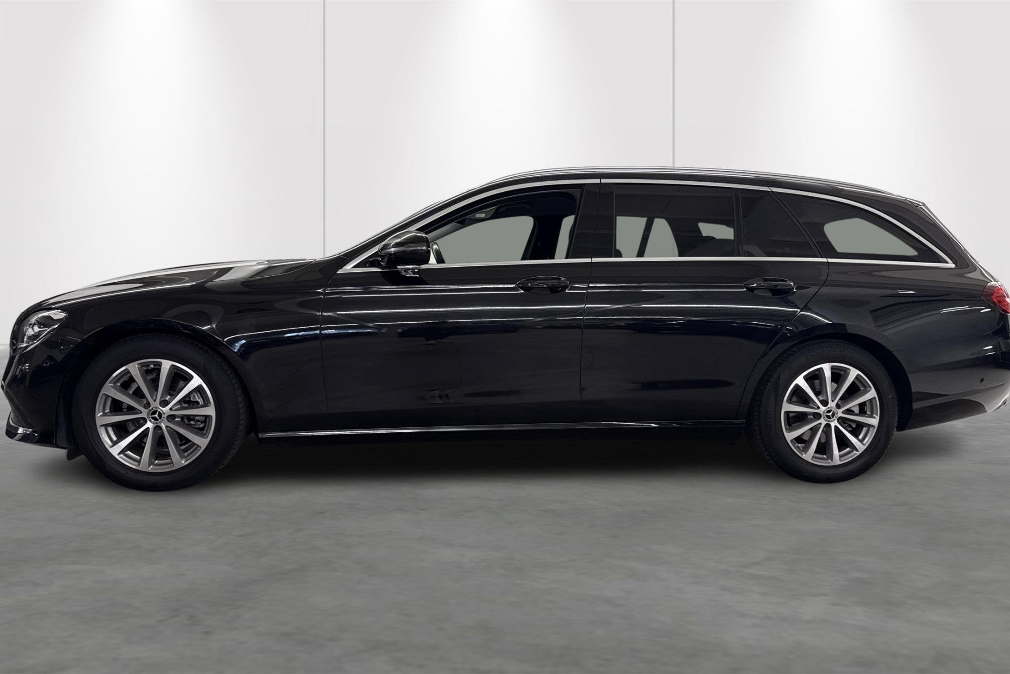 Mercedes-Benz E-Klasse Break E 200d (automatique), https://public.car-pass.be/vhr/bacbdd6b-9988-4389-83a4-5fcf47017d6a, Noir, 5 portes