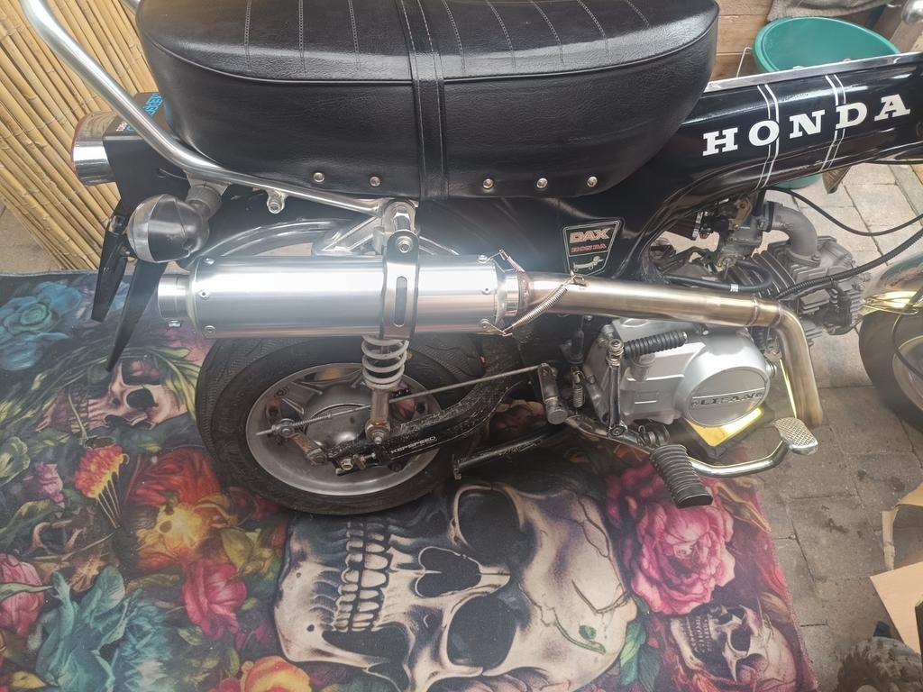 Dax uitlaat, Motoren
