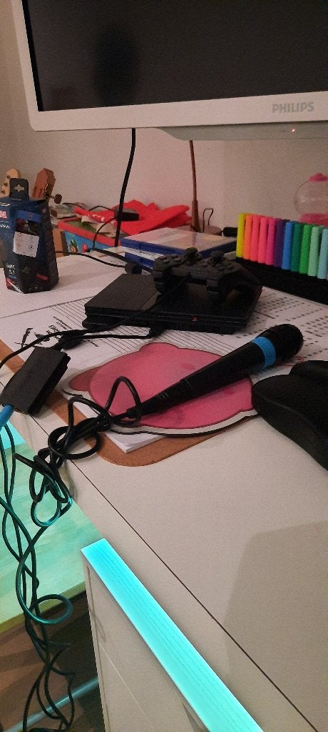 PS2 + SingStar & Buzz, Games en Spelcomputers, Zwart, Ophalen of Verzenden, Met 1 controller, Slim