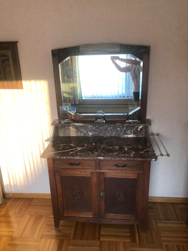 Commode met Marmer, Enlèvement