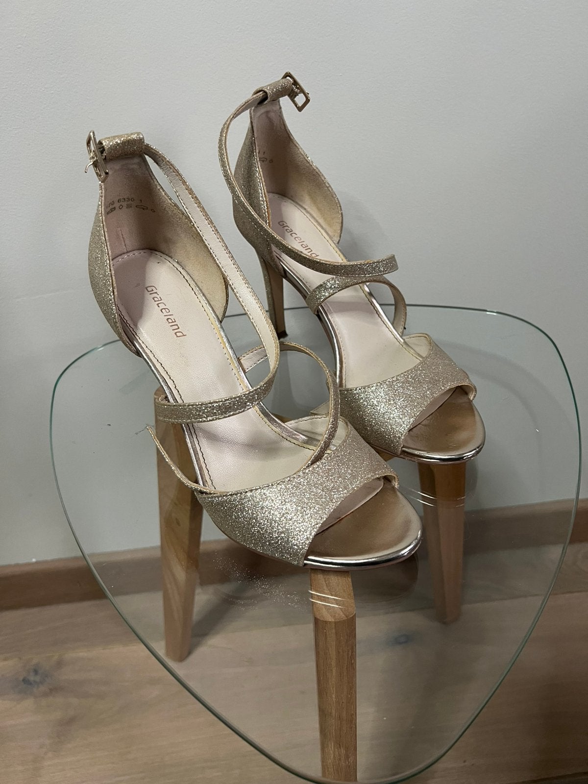 Goude glitter sandalen - maat 37 - goede staat, Overige kleuren, Ophalen of Verzenden, Zo goed als nieuw, Schoenen met hoge hakken