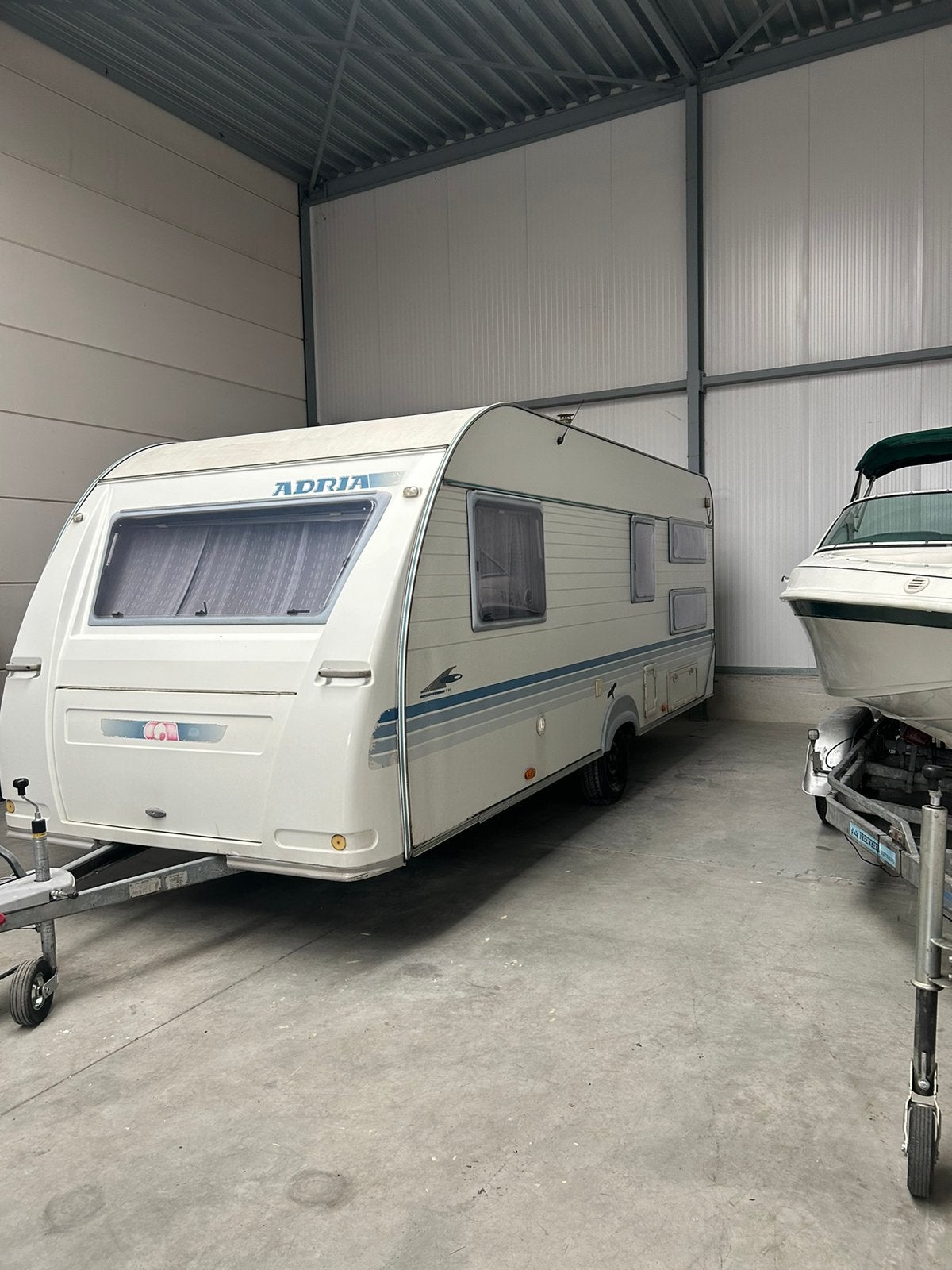 Caravan adria stapelbedden, Caravans en Kamperen, Rondzit, Schokbreker, Particulier, Adria