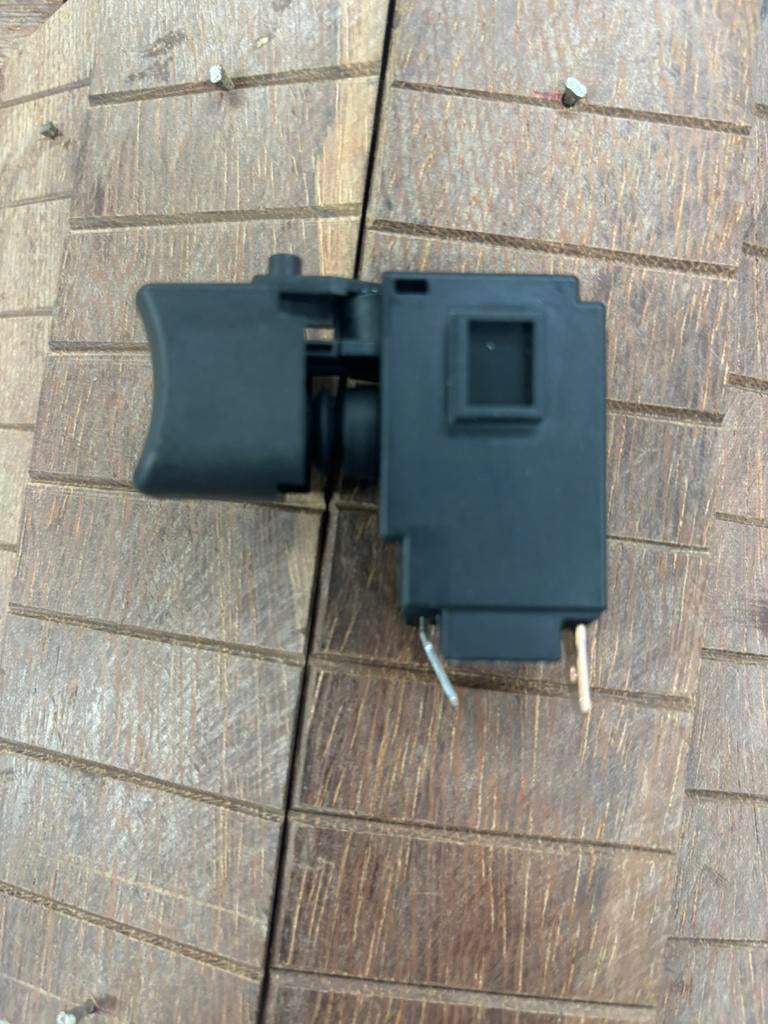 Makita schakelaar C3JR-4B, Doe-het-zelf en Bouw, Ophalen, Nieuw