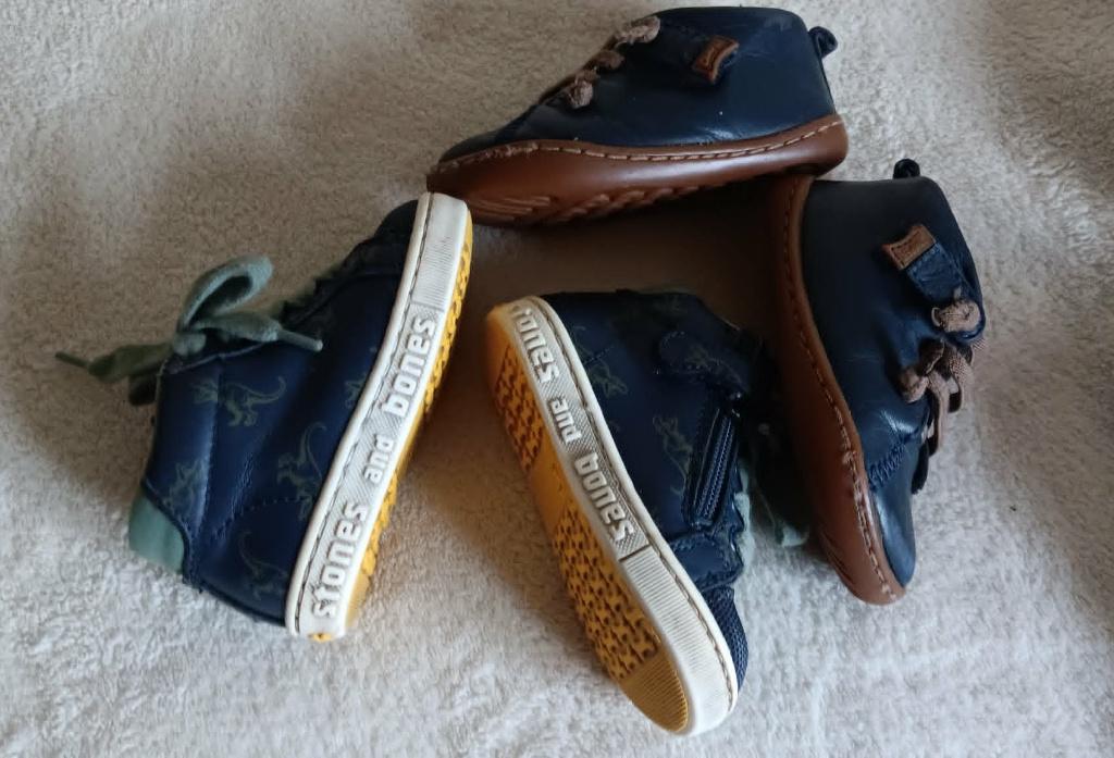 2 Paar schoenen maat 19 (1 Stones and Bones - 1 Camper), Ophalen, Gebruikt, Schoenen, Jongen
