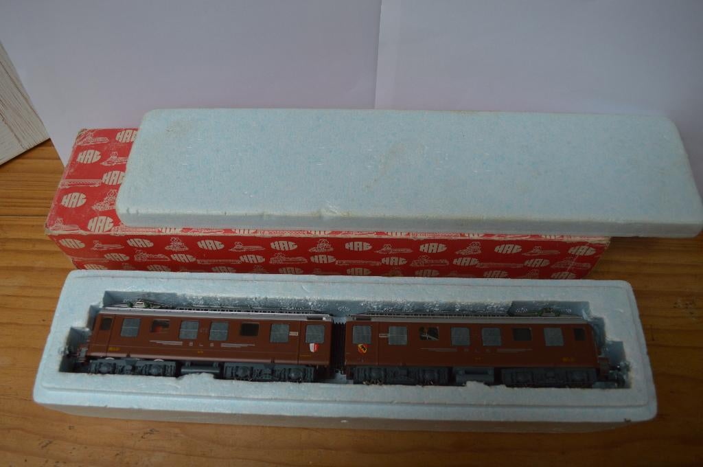 HAG 242 : ZELDEN AANGEBODEN VERSIE, Hobby en Vrije tijd, Modeltreinen | H0, Gebruikt, Locomotief, Wisselstroom, Märklin, Analoog