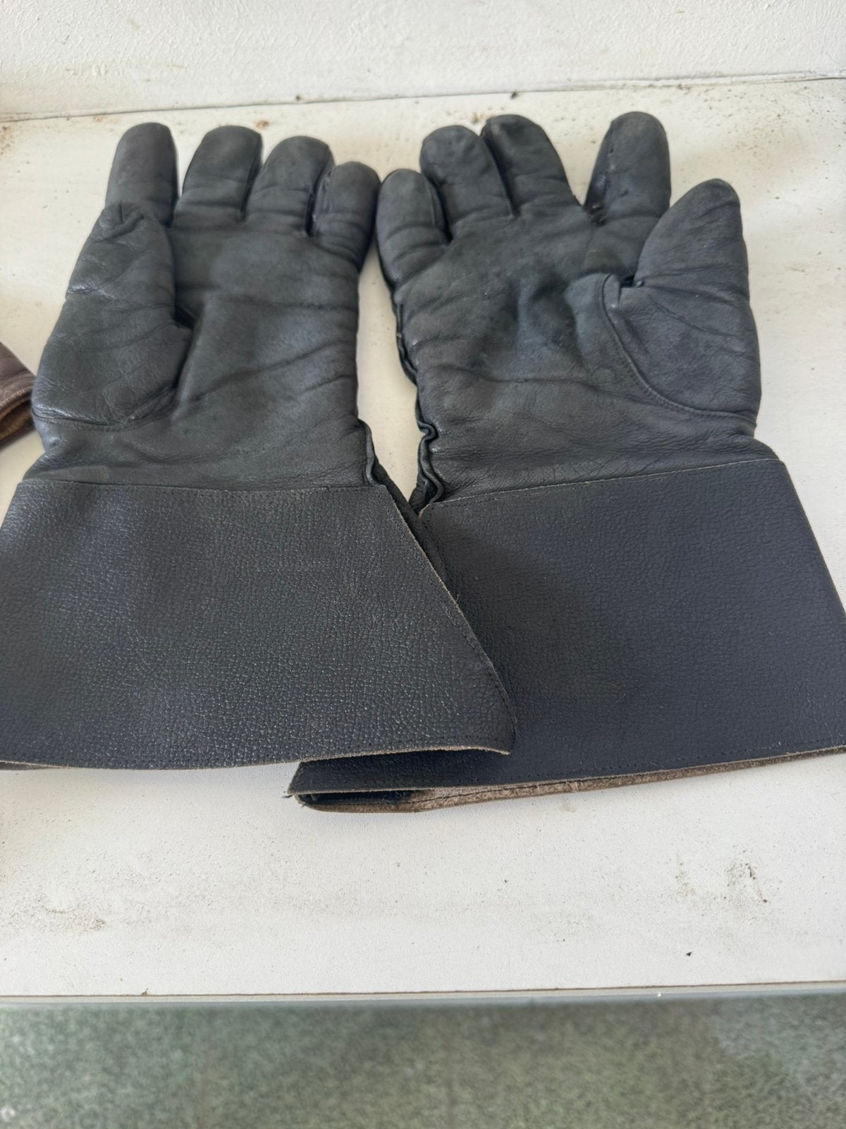 Oude motohelm, Motos
