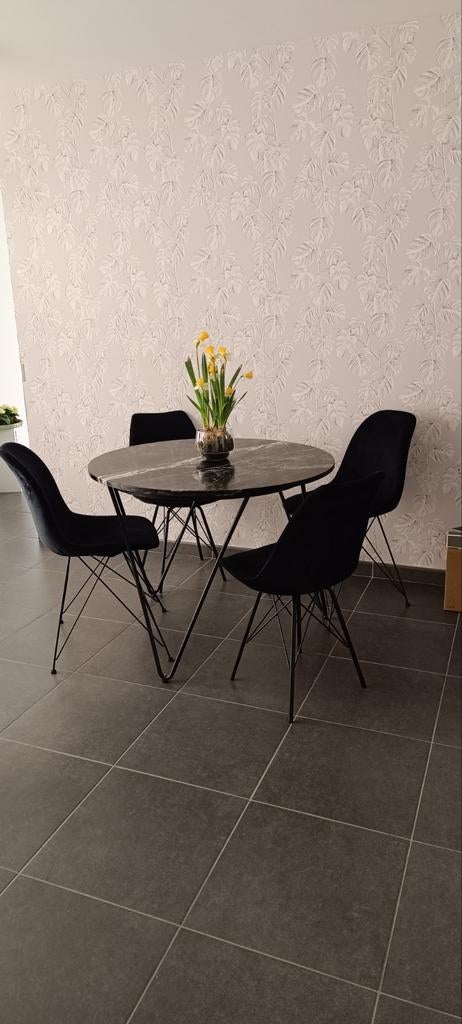 Tafel met 4 stoelen, Ophalen