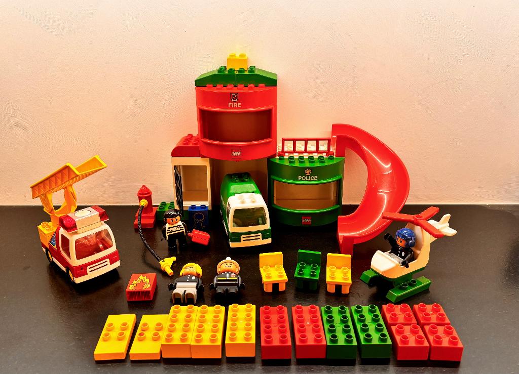 Set vintage Duplo 2811 Poste de secours, police, sapeurs..., Enlèvement ou Envoi, Utilisé, Ensemble complet, Duplo