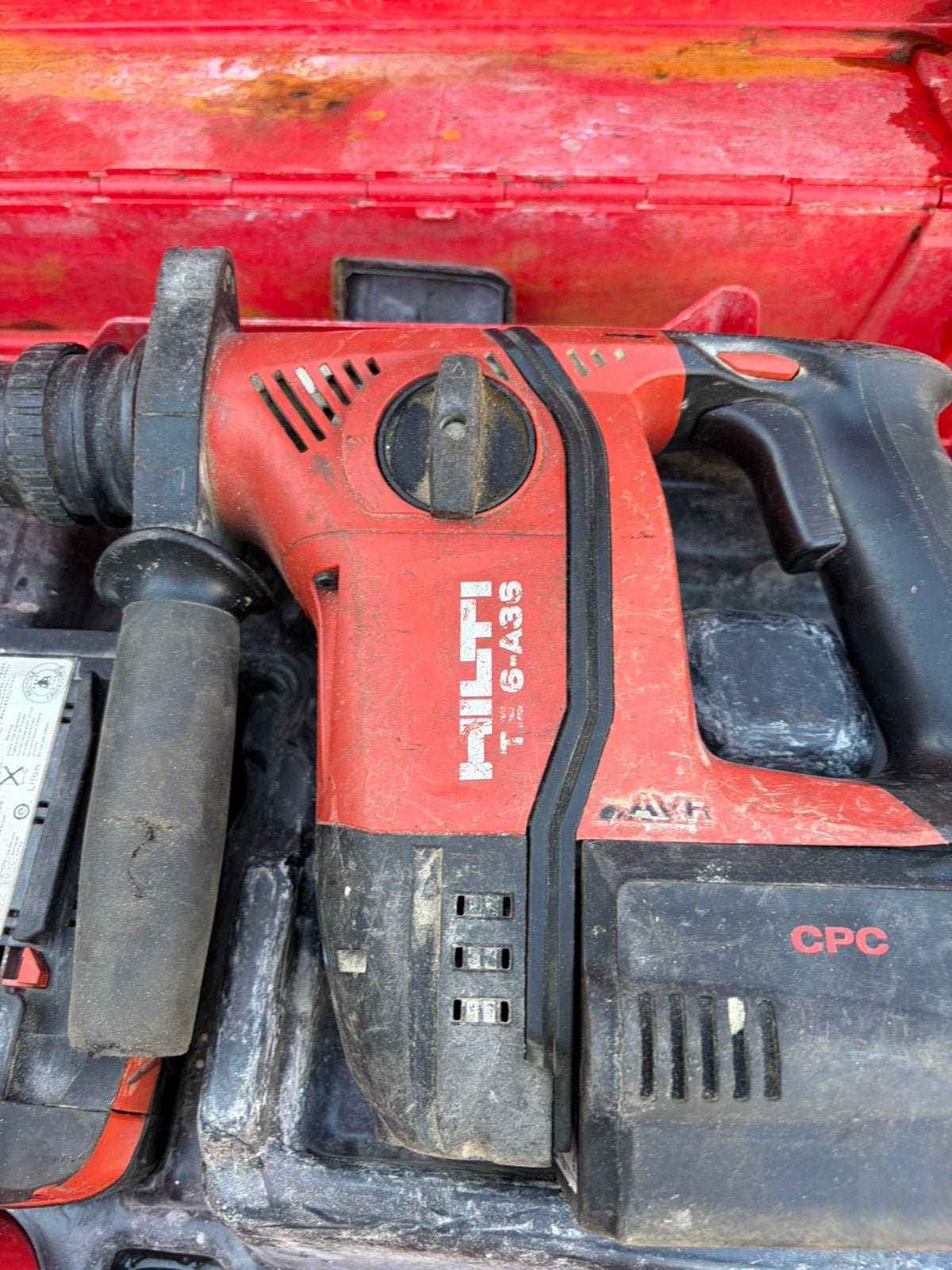 Foreuse hilti avec 4batteries 2 fonctions très bien 170€, Bricolage & Construction, Enlèvement, Utilisé, Foreuse et Perceuse, Mécanisme de percussion