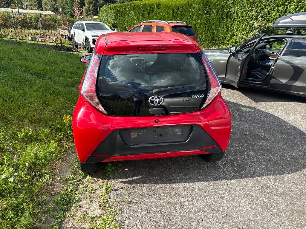 Toyota a vendre, Rouge, Euro 5, Achat, Boîte manuelle
