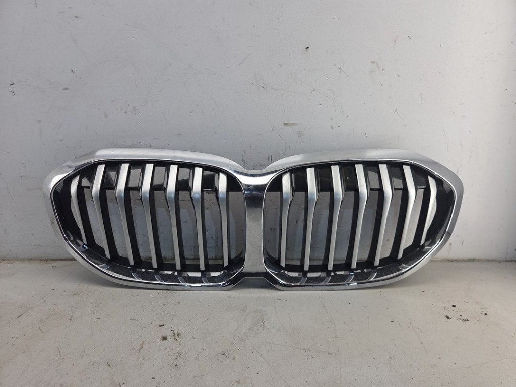CALANDRE BMW 1 serie (F40) (|51137450959|51135A39367|), Utilisé, BMW, Petuelring 130
80809  München, DE, Bayerische Motoren Werke AG