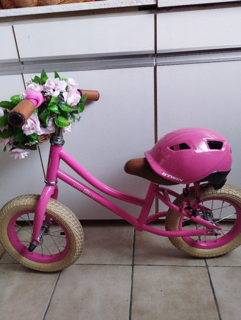 Loopfietsje kleur roze merk rebel kidz, Ophalen, Zo goed als nieuw