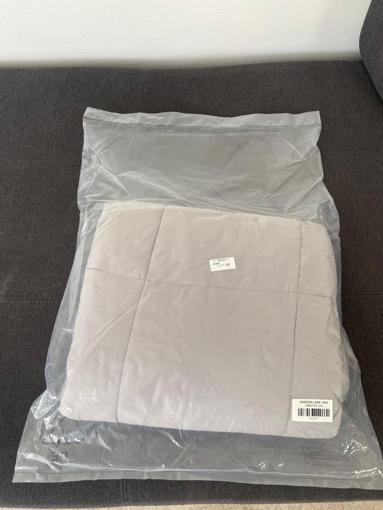 Couette grise en laine neuve à vendre, Enlèvement, Neuf, Gris, Couverture ou Couette