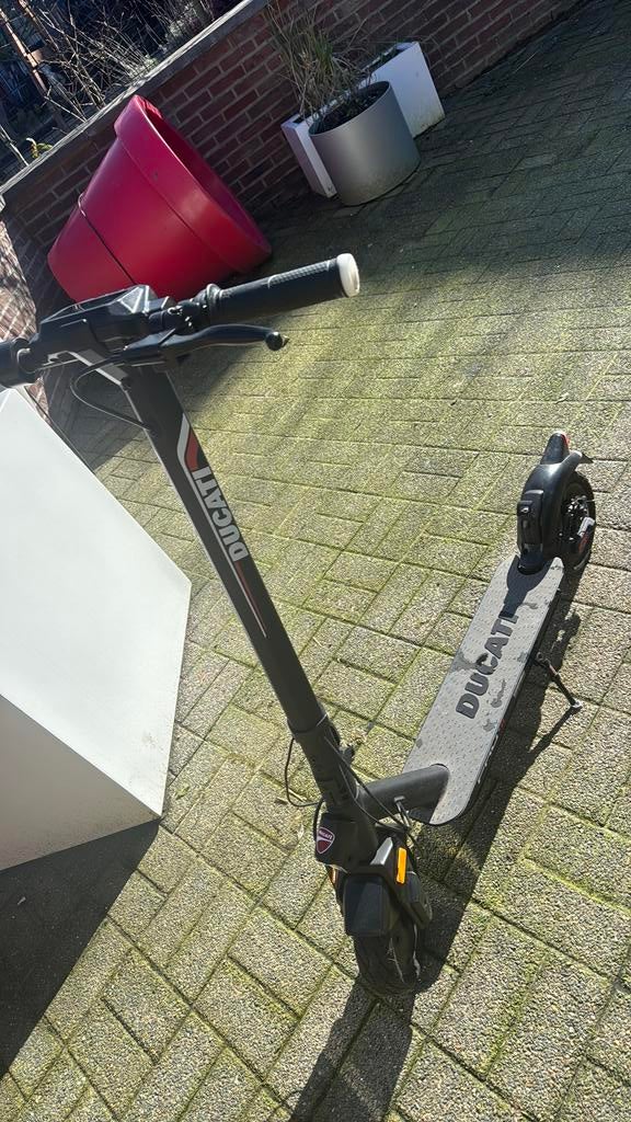 Trotinette electrique Ducati, Fietsen en Brommers, Ophalen, Gebruikt