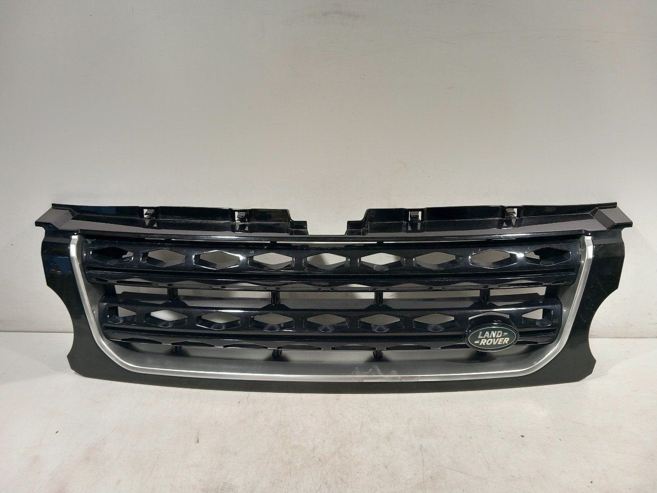 Grille Land Rover Discovery, Onderdelen@venauto.nl, Van der Ven Autorecycling B.V., Land Rover, Ettenseweg 76, 4706 PB Roosendaal, The Netherlands