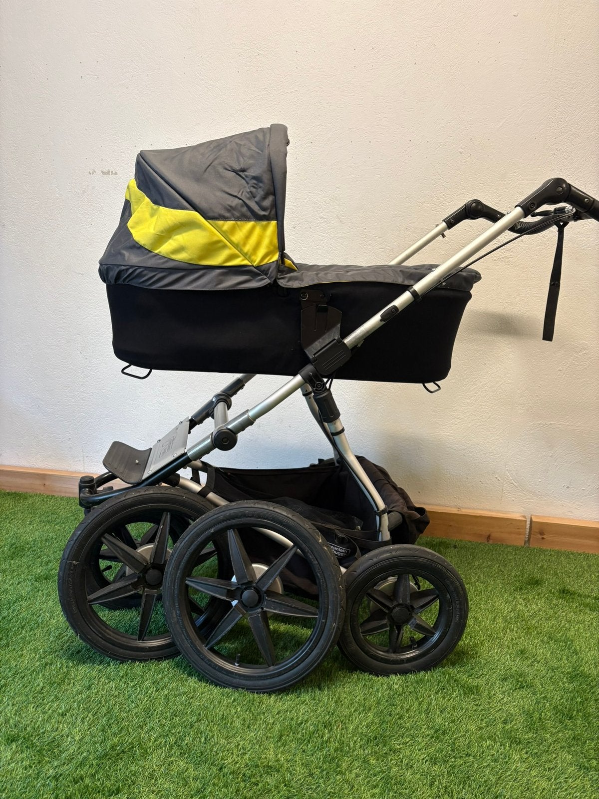 Mountain Buggy urban jungle, Enfants & Bébés, Autres marques, Poussette combi, Pneus, Enlèvement