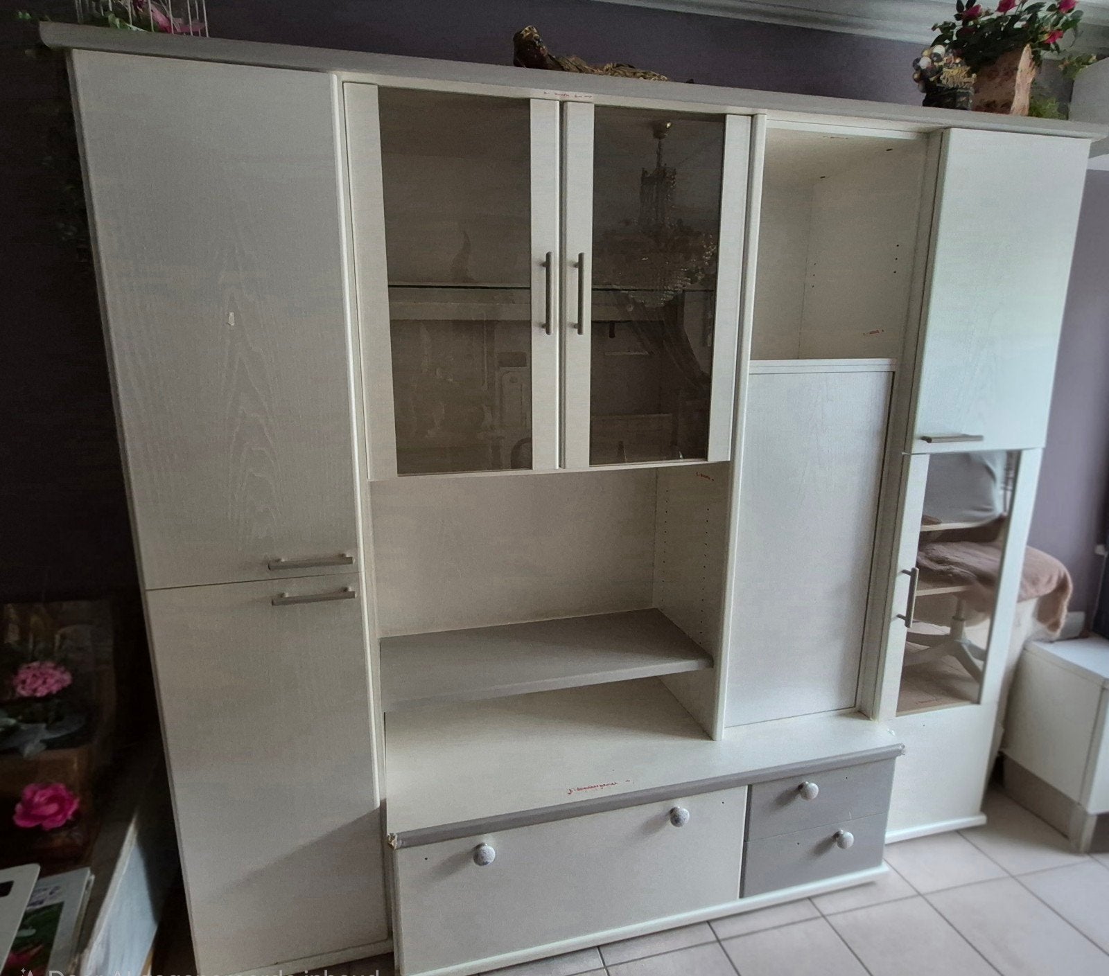 Grote, stevige wandkast met bar, Ophalen