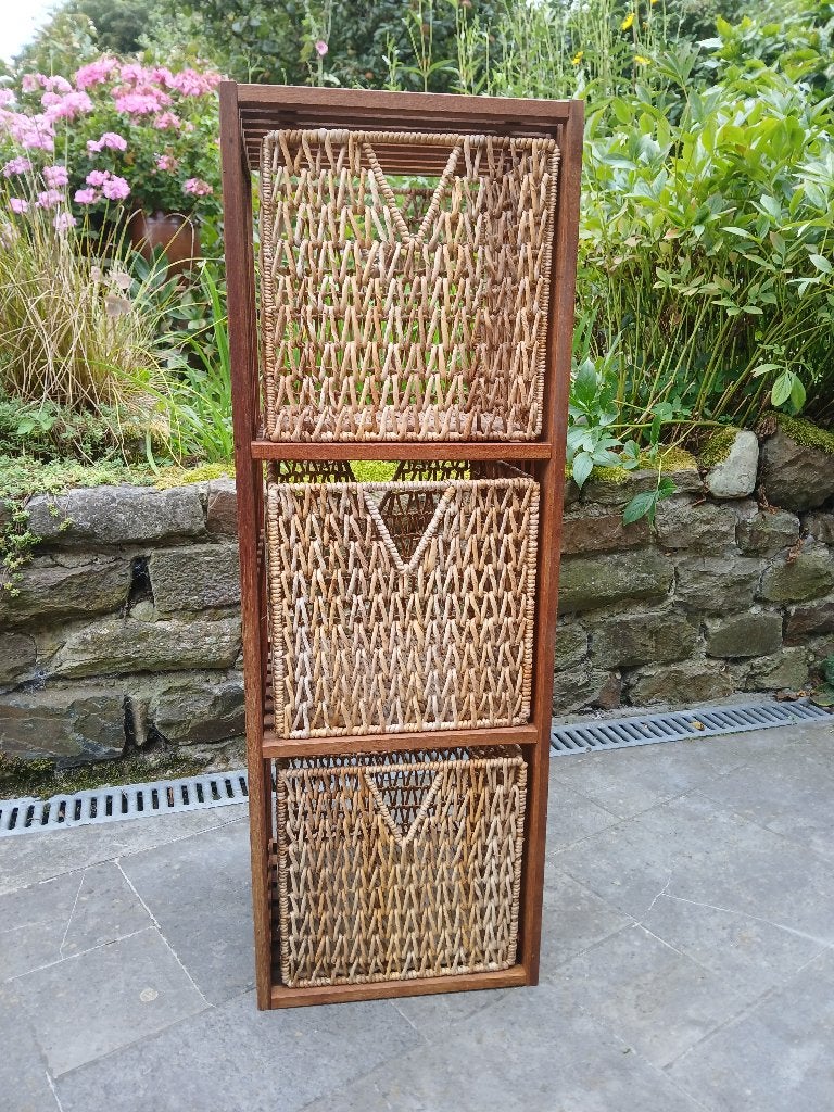 Petite armoire avec casiers, Maison & Meubles, Armoires | Casiers, Enlèvement, Comme neuf