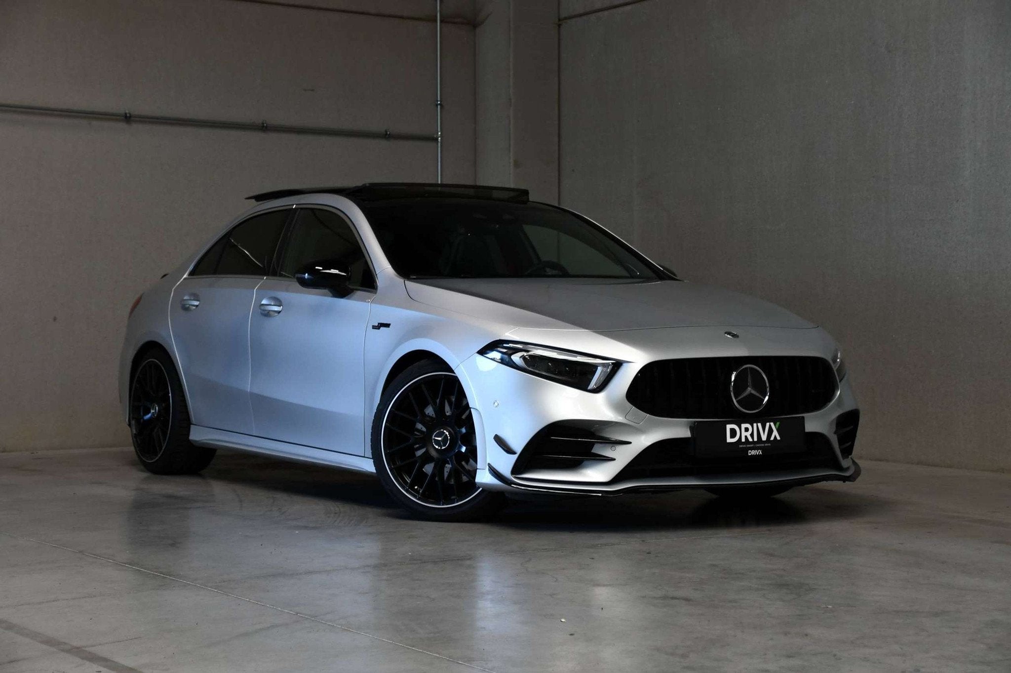 Mercedes-Benz A-Klasse 35 AMG Burmester - Pano - ACC - Perfo, Auto's, Automaat, Gebruikt, 4 cilinders, 164 g/km