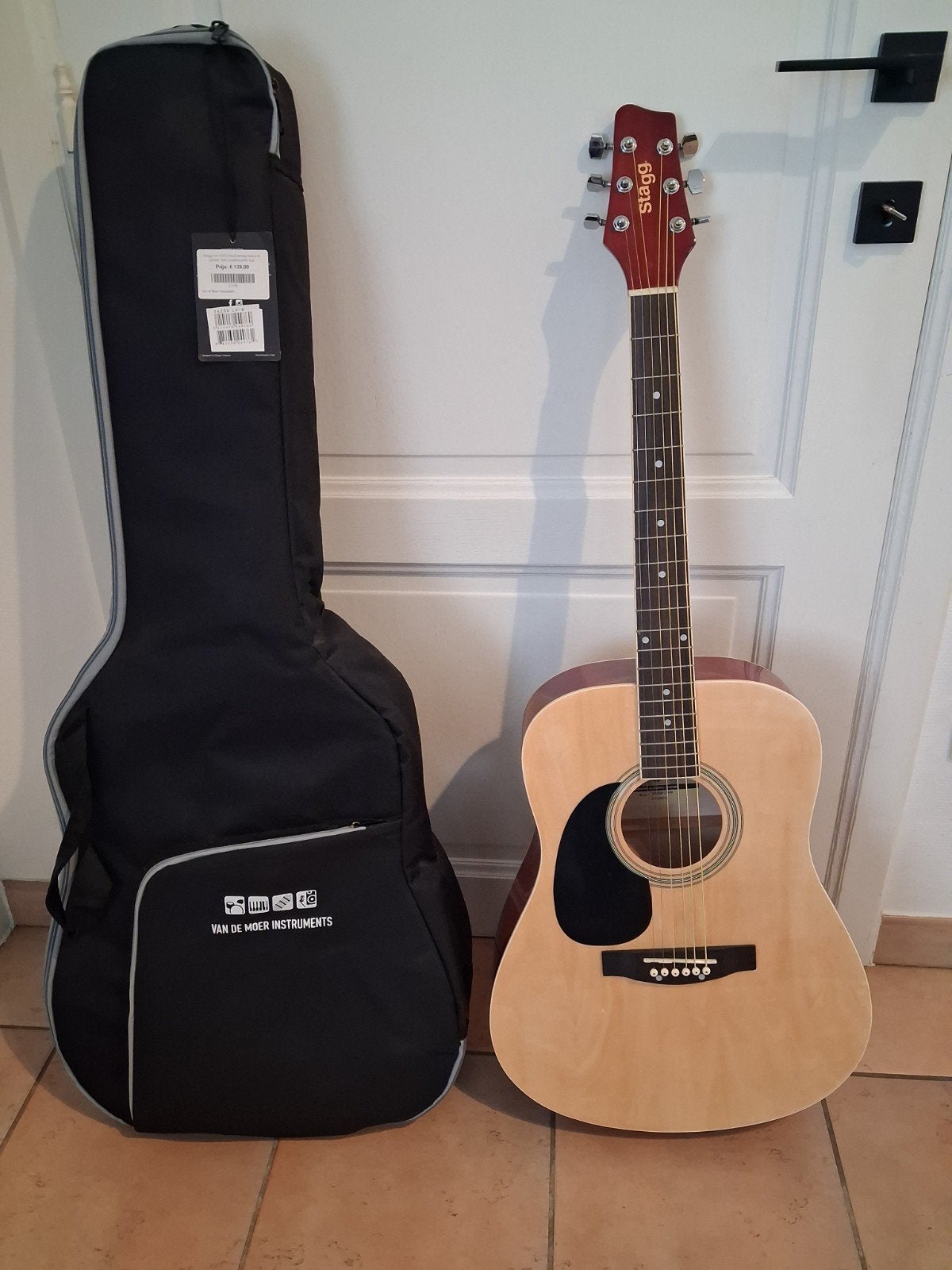 Stagg SA 20 D Linkshandige gitaar met lindehouten top, Enlèvement