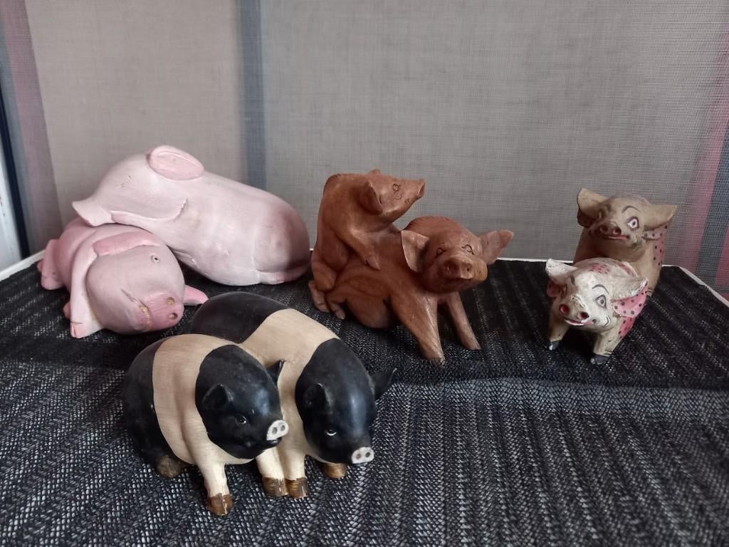 strooien varkens/houten beelden, koffer in boekvorm vanaf 1€, Ophalen