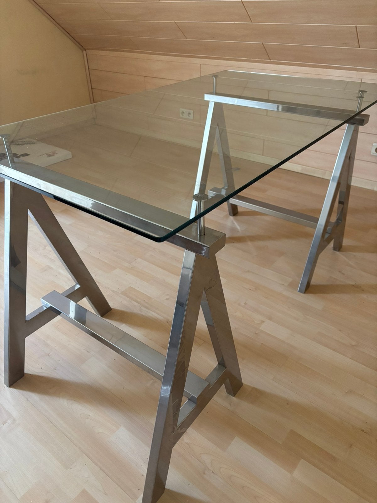 Glazen tafel, Ophalen