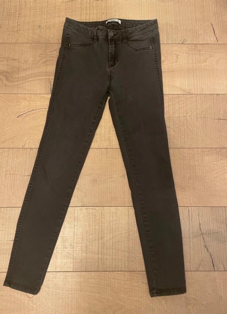 Donker grijze jeans, Ophalen of Verzenden, Zo goed als nieuw, Grijs, W30 - W32 (confectie 38/40)