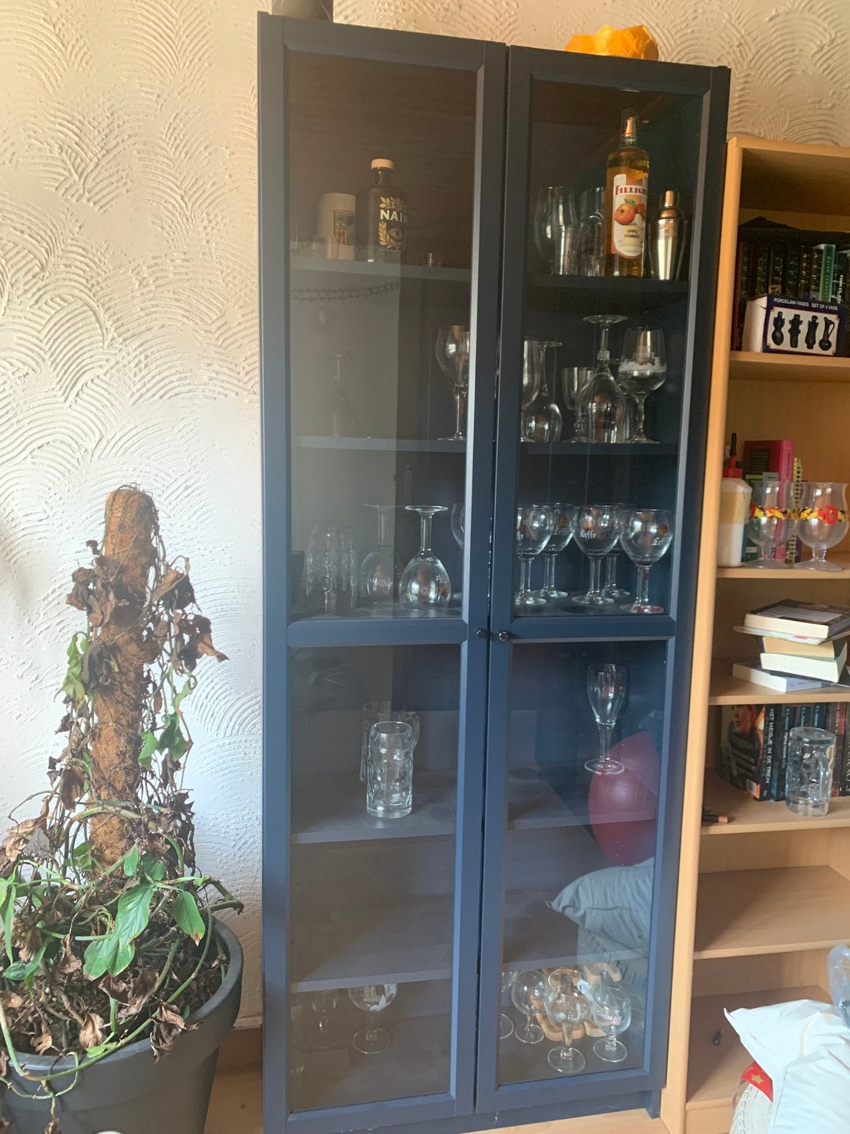 Présentoir ou bibliothèque IKEA BILLY bleu marine, Maison & Meubles, Avec porte(s), 25 à 50 cm, Enlèvement, Utilisé
