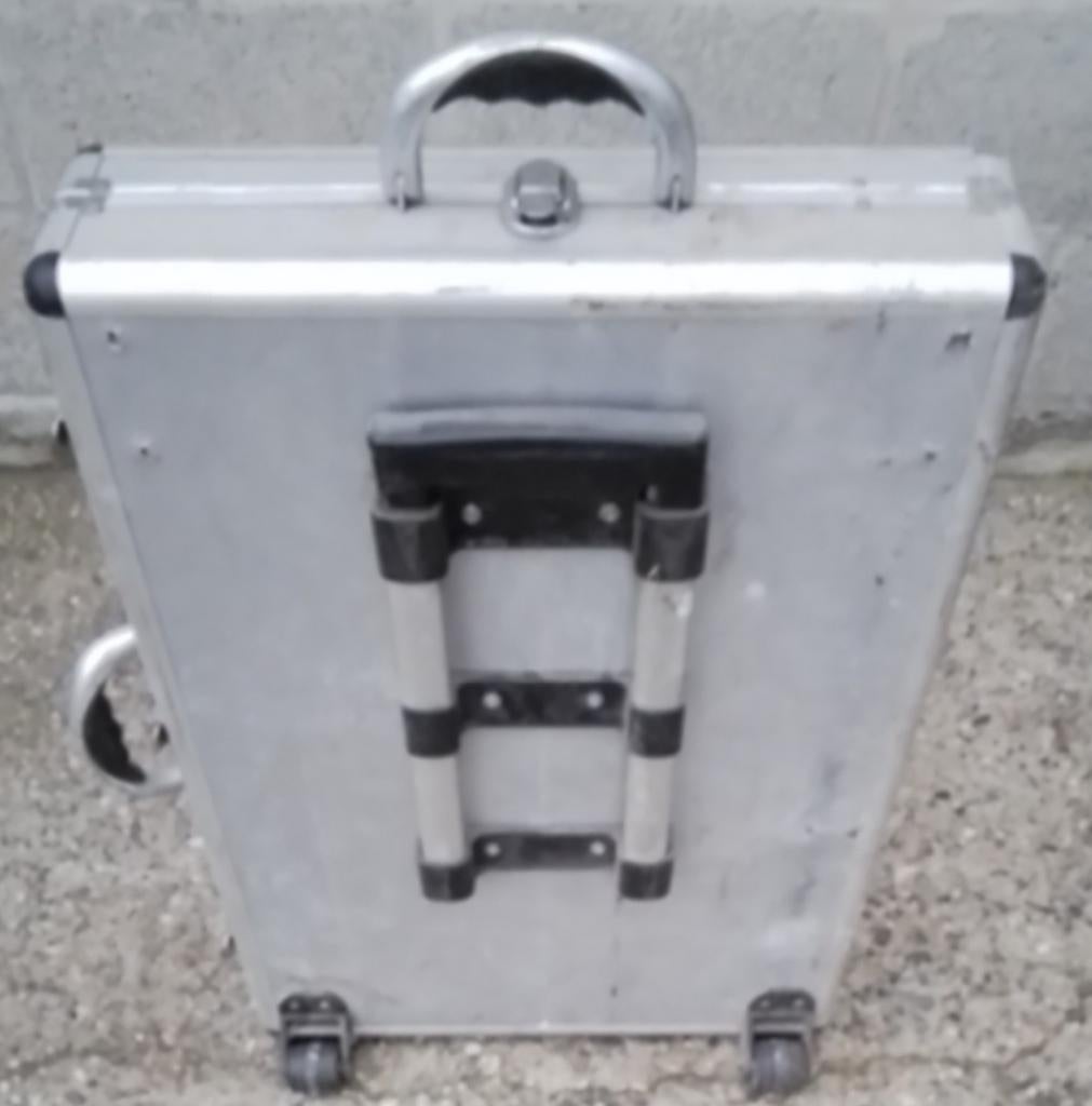 Valise de rangement de mécanicien, Enlèvement