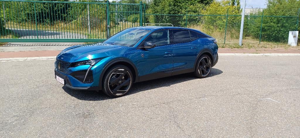 Peugeot 408 GT plug-in hybride, Autos, Peugeot, Cuir et Alcantara, Achat, Euro 6, Entretenue par le concessionnaire