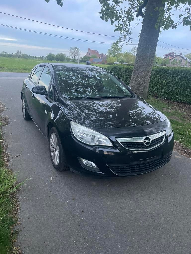 Opel Astra, Euro 5, Noir, 5 portes, Feux de virage