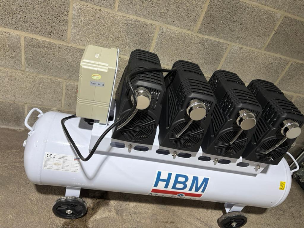 A vendre compresseur 120 l   4 moteurs silencieux neuf, Ophalen of Verzenden, Zo goed als nieuw
