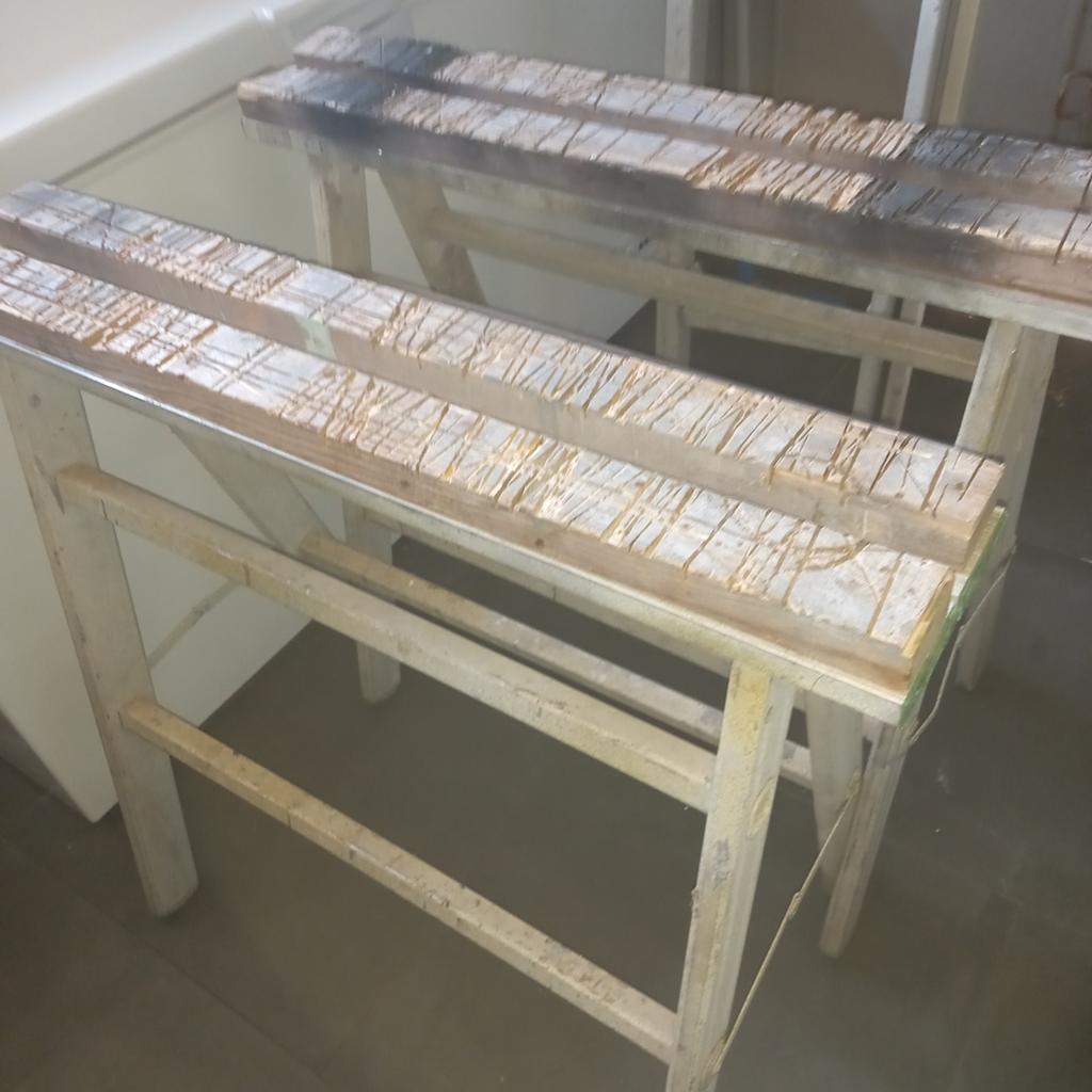 2 Tréteaux, Enlèvement