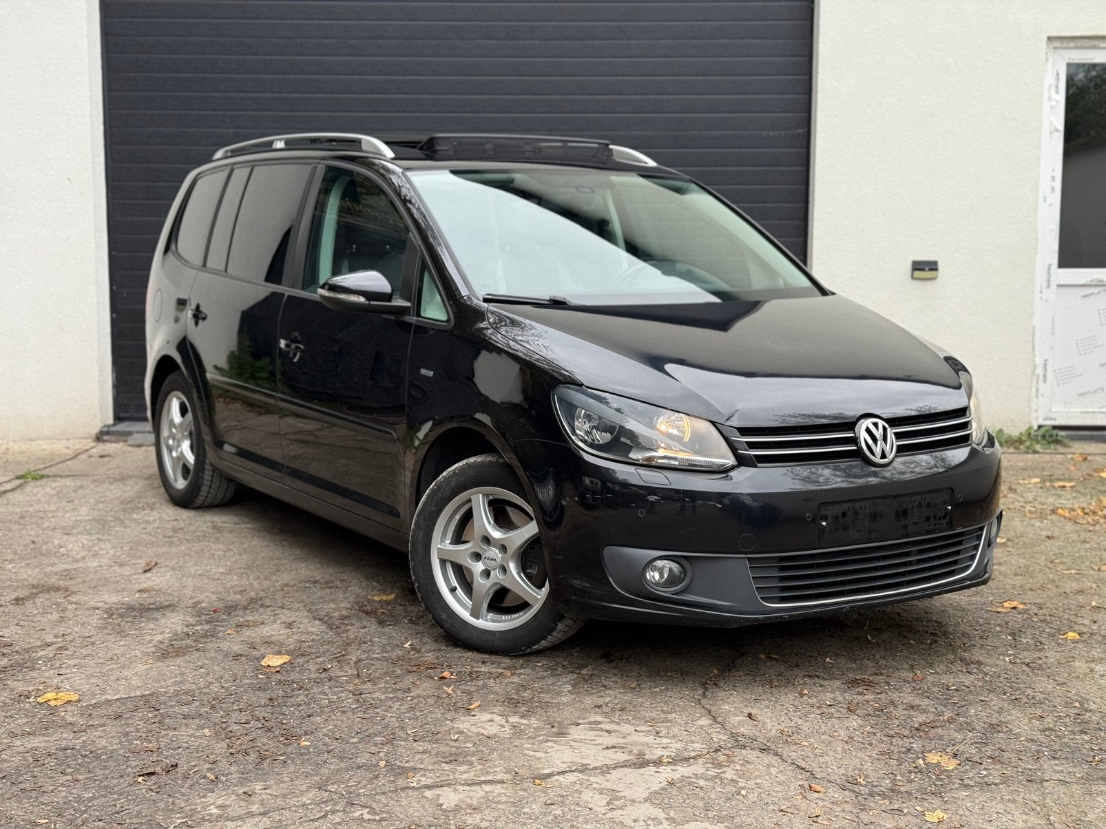VOLKSWAGEN TOURAN 1.4 TSI LIFE  7 ZITPLAATSEN — 2015 —140 PK, Auto's, Automaat, Euro 5, Monovolume, Zwart