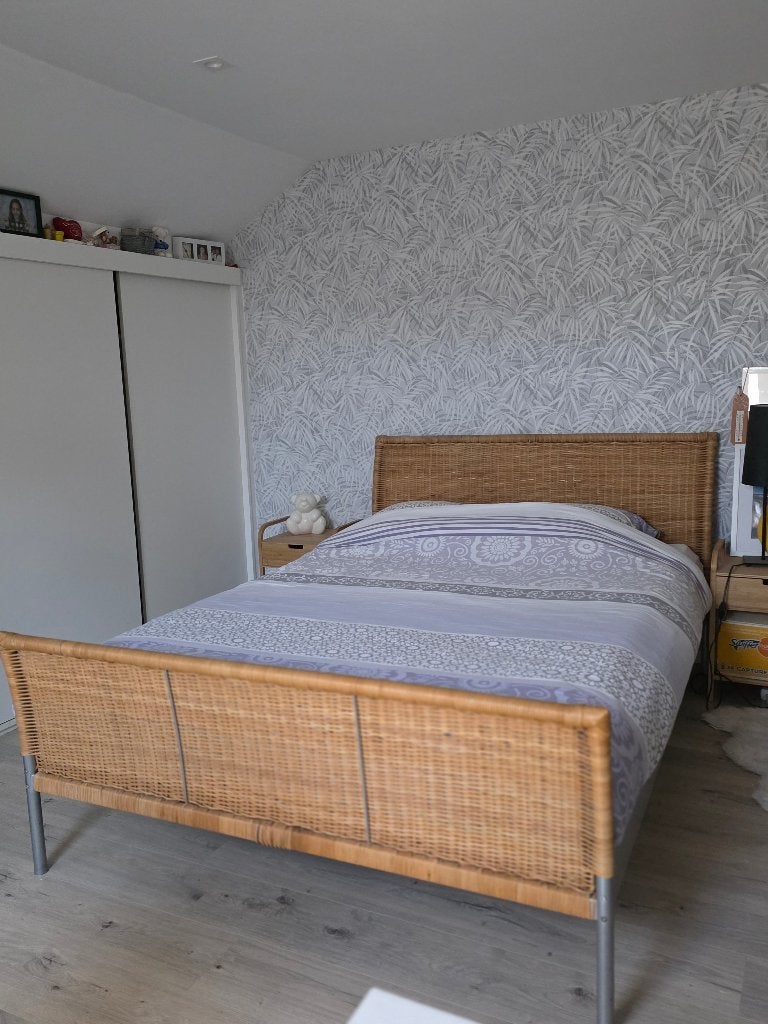Bed metaal/ rotan + 2 nachtkasjes, Ophalen, Gebruikt, Tweepersoons, 140 cm