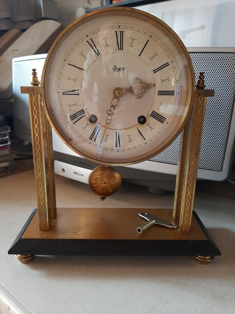 Ancienne horloge de table URGOS  Germany, Enlèvement ou Envoi