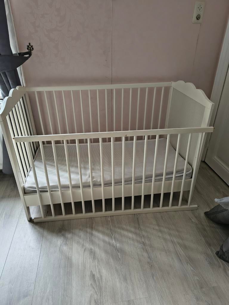 Lit BB blanc. Fourni avec matelas., Enlèvement, Lit