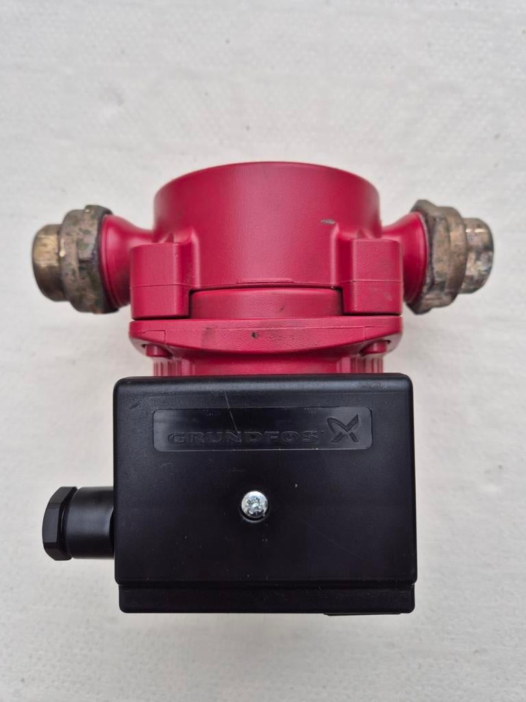 Grundfos sanitaire circulatiepomp, Ophalen, Gebruikt