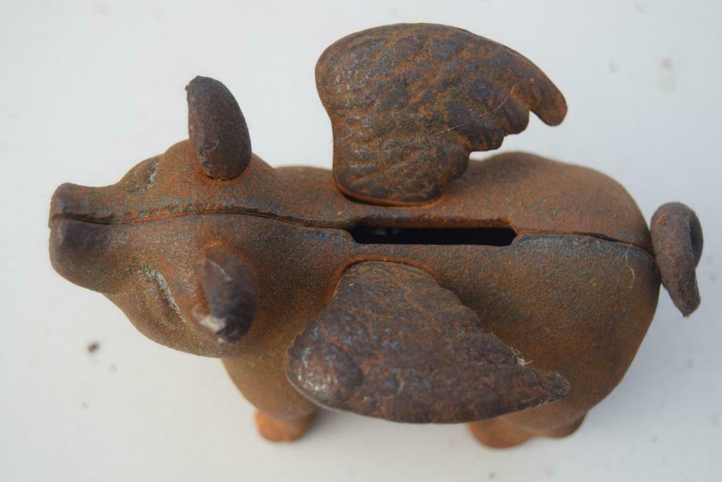 Tirelire en fonte , cochon ailé(porte bonheur, petit modèle), Enlèvement ou Envoi, Neuf, Autres matériaux, Animal