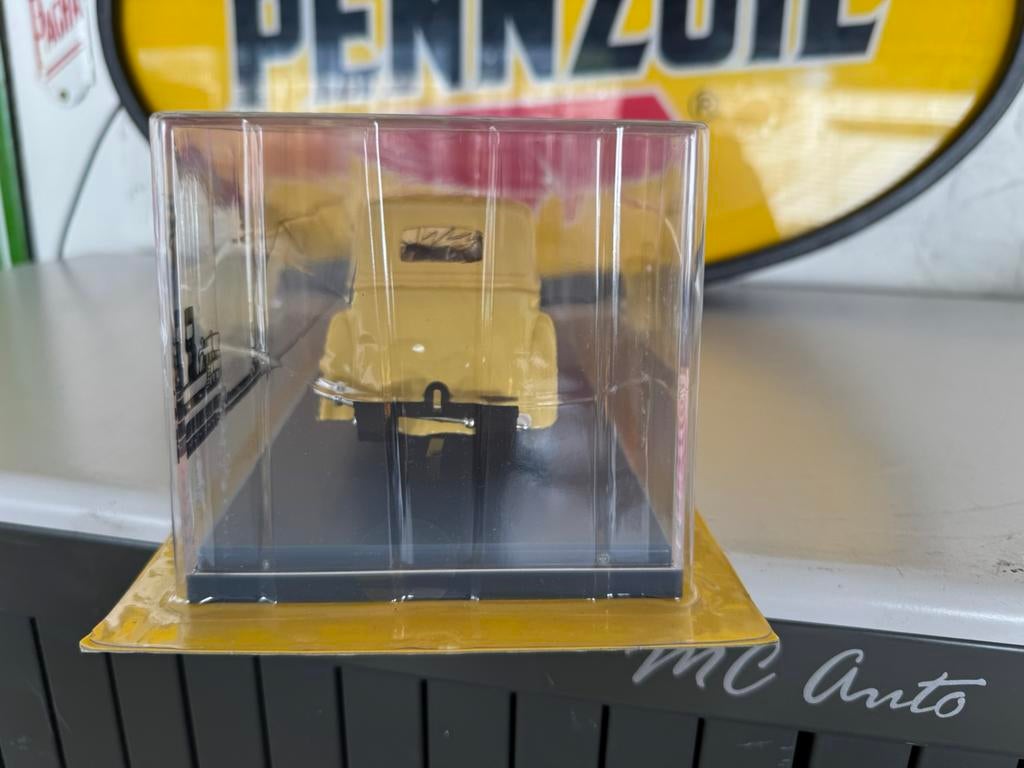 Kuifje auto 1 : 24 Imperia Mesange, Verzamelen, Ophalen of Verzenden, Kuifje, Zo goed als nieuw, Beeldje of Figuurtje