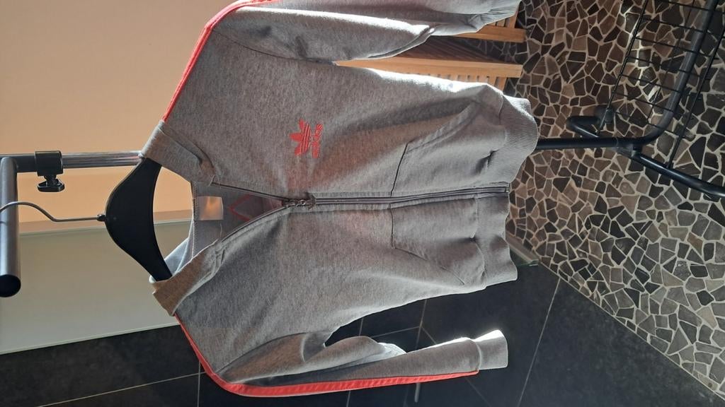 Trainingsvestje Adidas maat 110_116, Adidas, Enlèvement ou Envoi, Pull ou Veste, Comme neuf