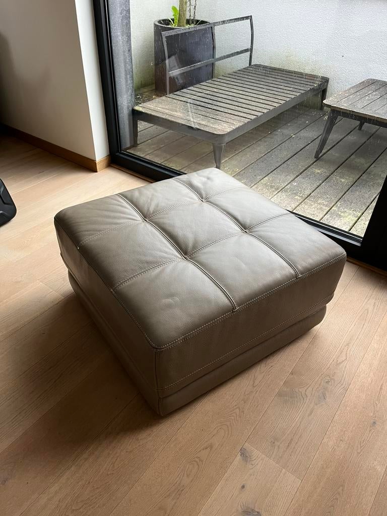 Poef bijzetstuk zetel leder Chateau D’Ax, Huis en Inrichting, Ophalen, Gebruikt