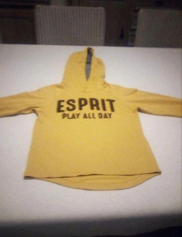 Gele hoodie van Esprit. Maat 128-134 /- 8-9 jaar, Kinderen en Baby's, Kinderkleding | Maat 128, Trui of Vest, Ophalen of Verzenden